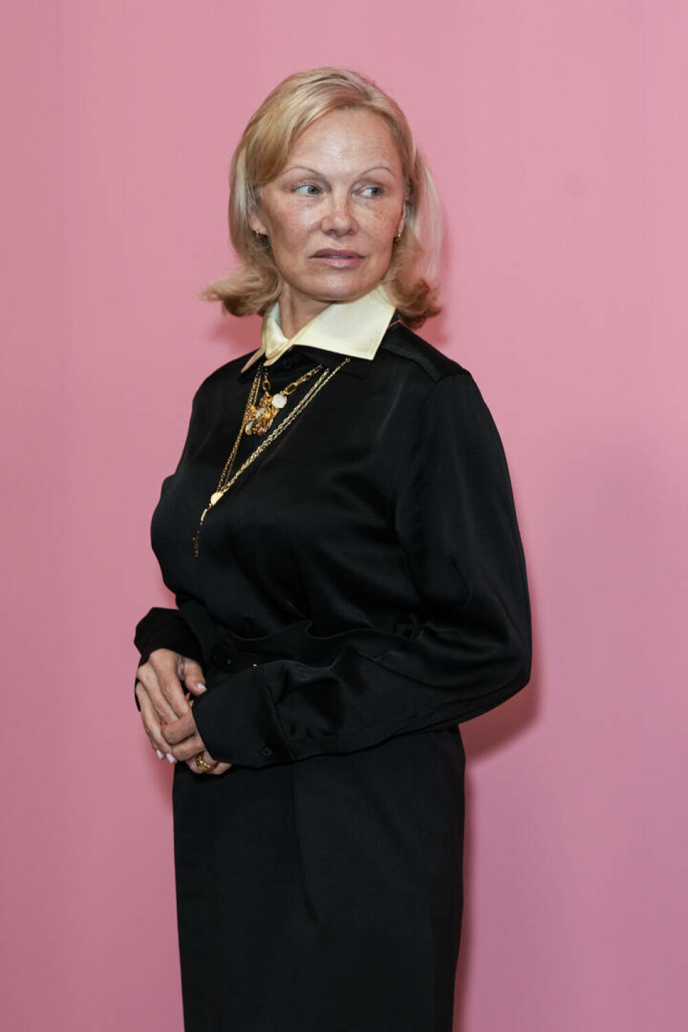 Pamela Anderson, din nou fără machiaj, la un eveniment monden din New York. GALERIE FOTO - Imaginea 1