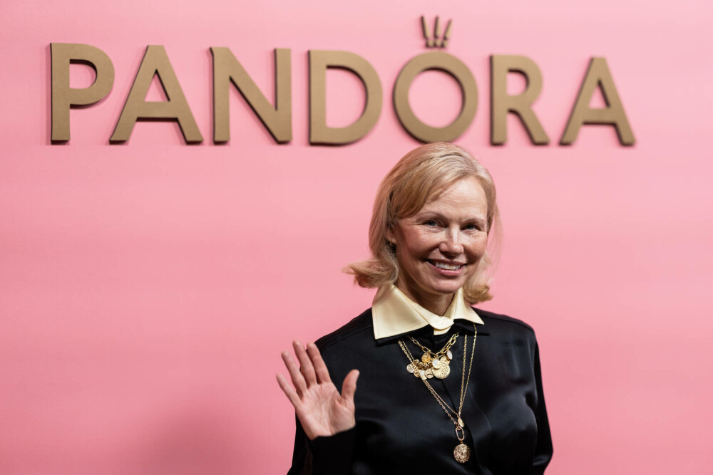 Pamela Anderson, din nou fără machiaj, la un eveniment monden din New York. GALERIE FOTO - Imaginea 8