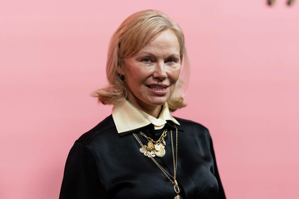 Pamela Anderson, din nou fără machiaj, la un eveniment monden din New York. GALERIE FOTO - Imaginea 9