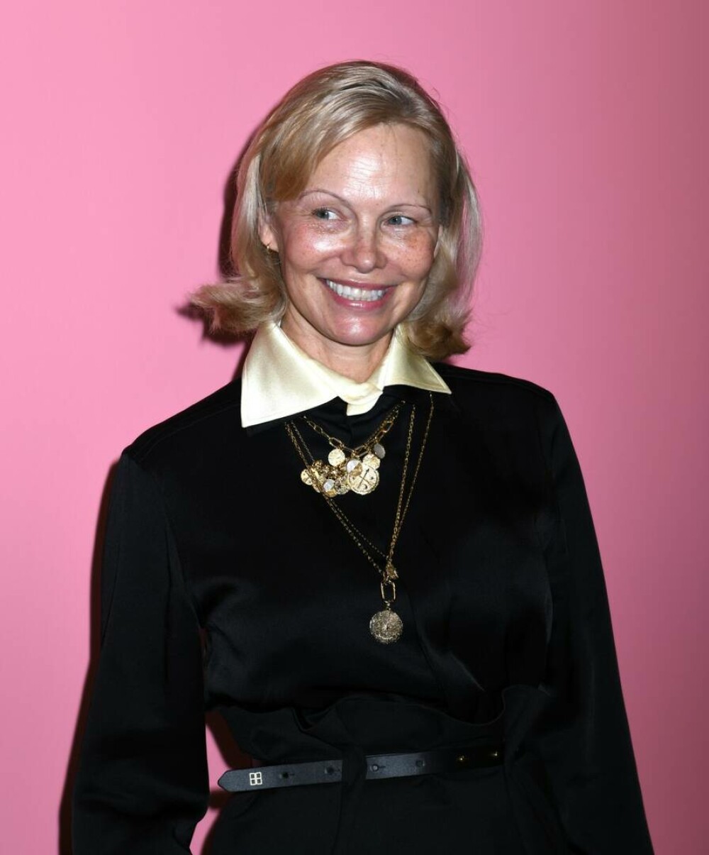 Pamela Anderson, din nou fără machiaj, la un eveniment monden din New York. GALERIE FOTO - Imaginea 26