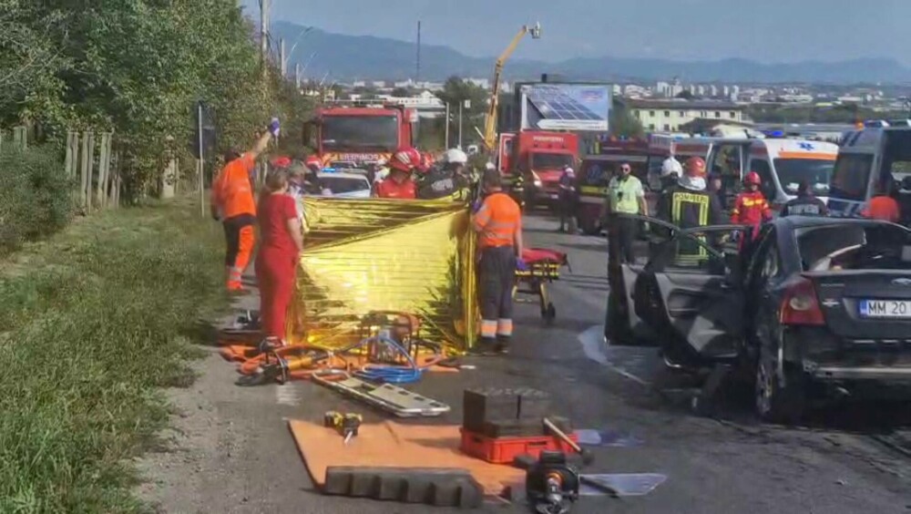 Un polițist și fiul său de 14 ani au murit într-un accident rutier, în Maramureș. Bărbatul își luase copilul de la școală - Imaginea 3