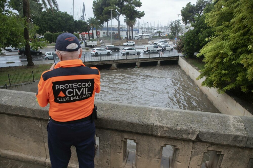 Haos pe aeroportul din Mallorca. Ploile torențiale au provocat întârzieri și anulări de zboruri. GALERIE FOTO - Imaginea 1