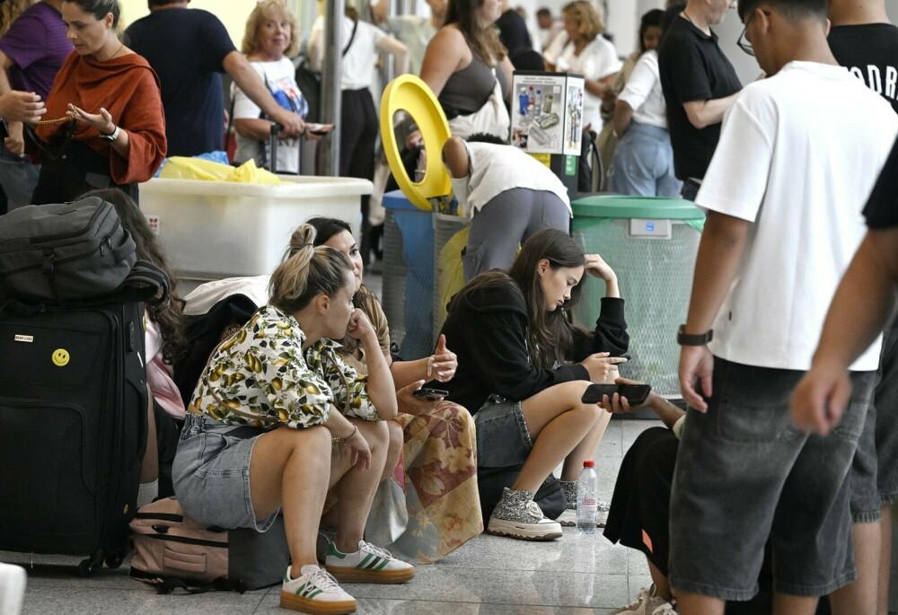 Haos pe aeroportul din Mallorca. Ploile torențiale au provocat întârzieri și anulări de zboruri. GALERIE FOTO - Imaginea 4