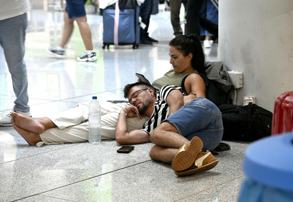 Haos pe aeroportul din Mallorca. Ploile torențiale au provocat întârzieri și anulări de zboruri. GALERIE FOTO - Imaginea 13