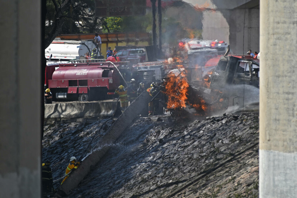 Bilanțul exploziei camionului-cisternă din Ciudad de Mexico a ajung la 21 de morți. Alte 27 de persoane sunt încă spitalizate - Imaginea 1