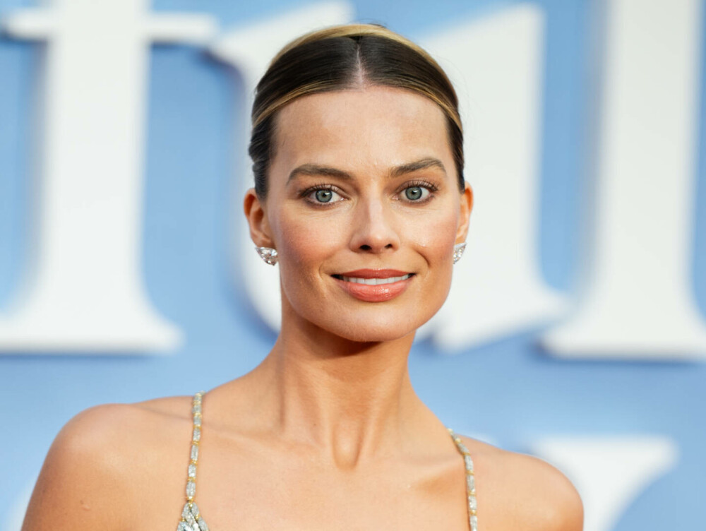 Margot Robbie, imposibil de ignorat pe covorul roșu. Ținuta îndrăzneață purtată de actriță. GALERIE FOTO - Imaginea 14