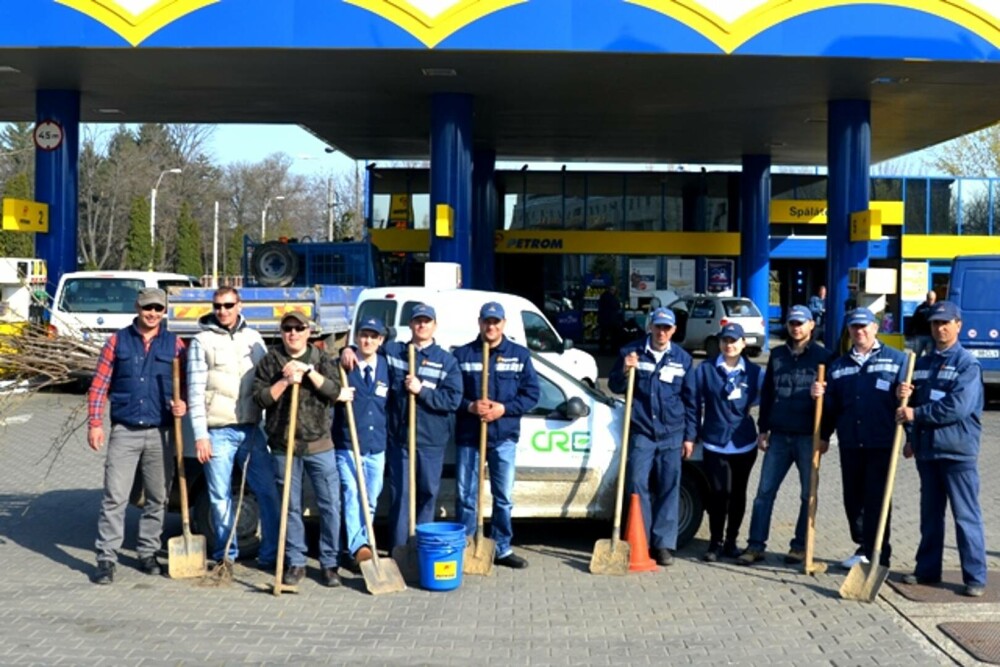 După mai bine de 20 de ani de la privatizare, foștii angajați ai Petrom încă nu și-au primit acțiunile promise - Analiză - Imaginea 1