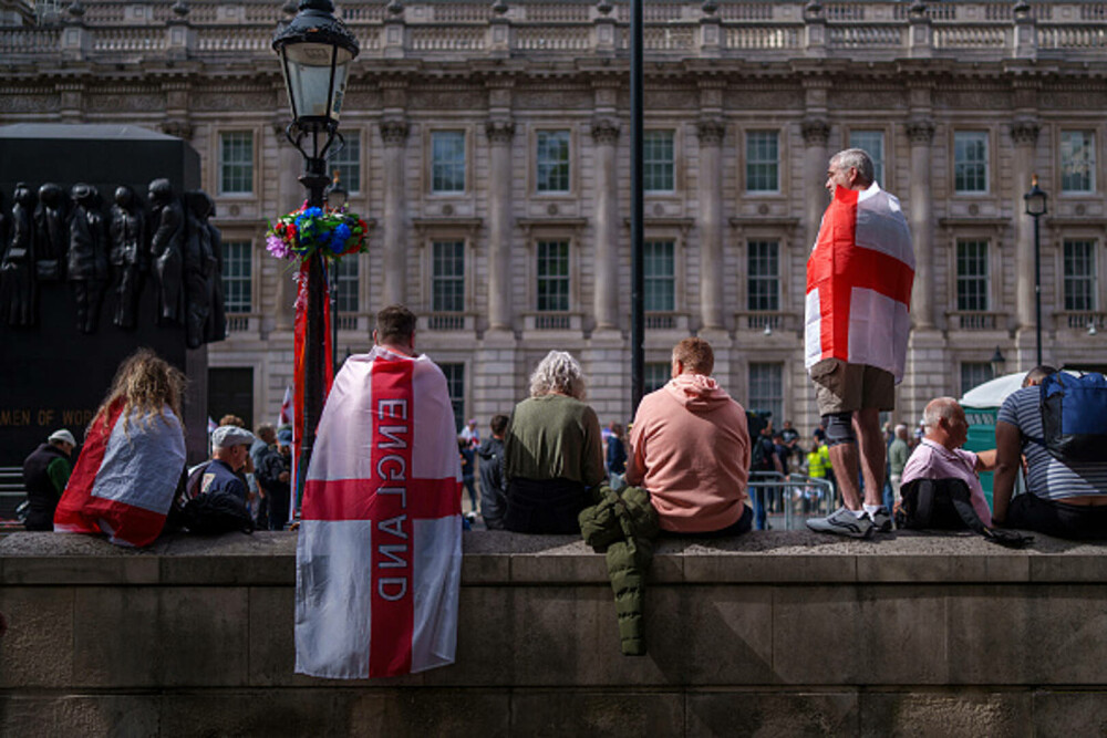 26 de polițiști au fost răniți la protestul lui Tommy Robinson din Londra. 25 de persoane au fost arestate. GALERIE FOTO - Imaginea 35