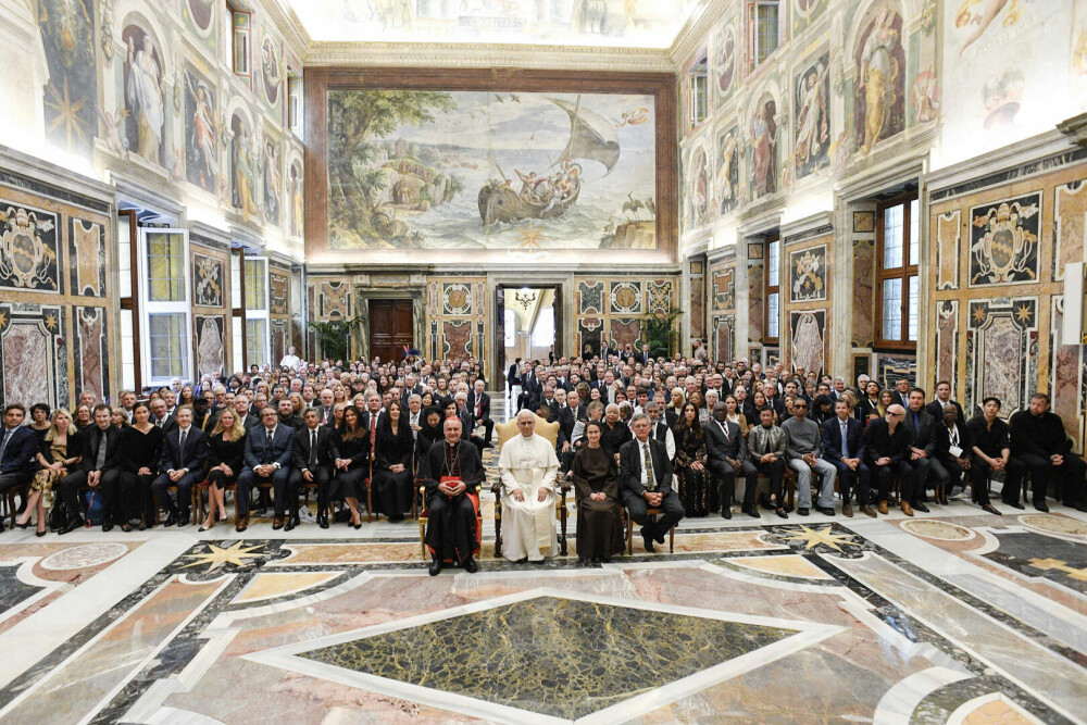 Papa Leon împlinește 70 de ani. Suveranul Pontif a primit un tort de la noul ambasador al SUA la Vatican. FOTO - Imaginea 14