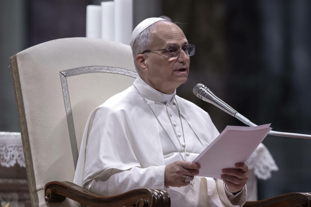 Papa Leon împlinește 70 de ani. Suveranul Pontif a primit un tort de la noul ambasador al SUA la Vatican. FOTO - Imaginea 18