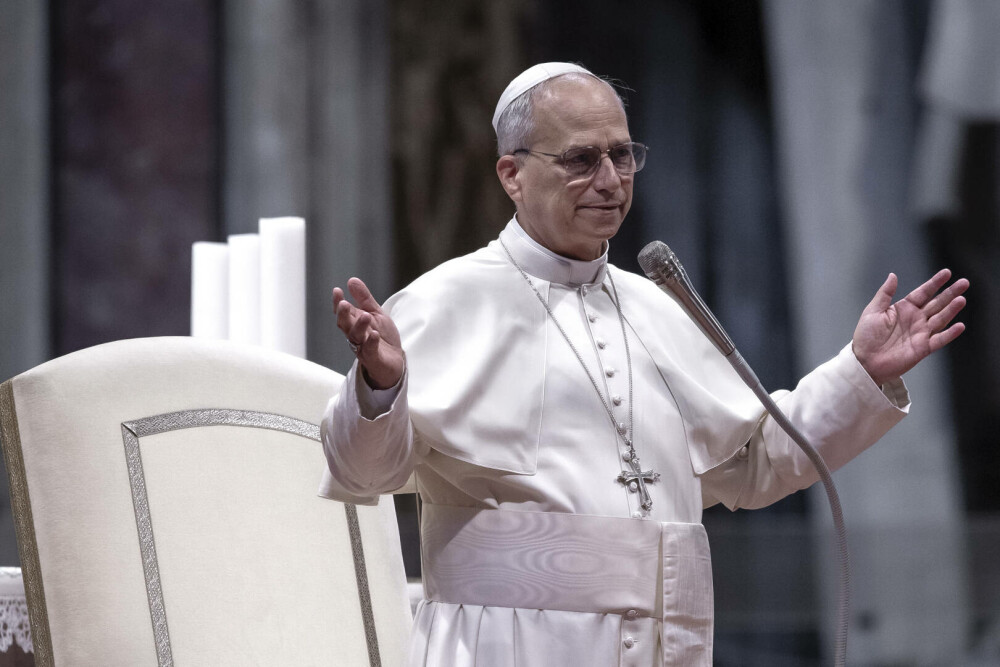 Papa Leon împlinește 70 de ani. Suveranul Pontif a primit un tort de la noul ambasador al SUA la Vatican. FOTO - Imaginea 19
