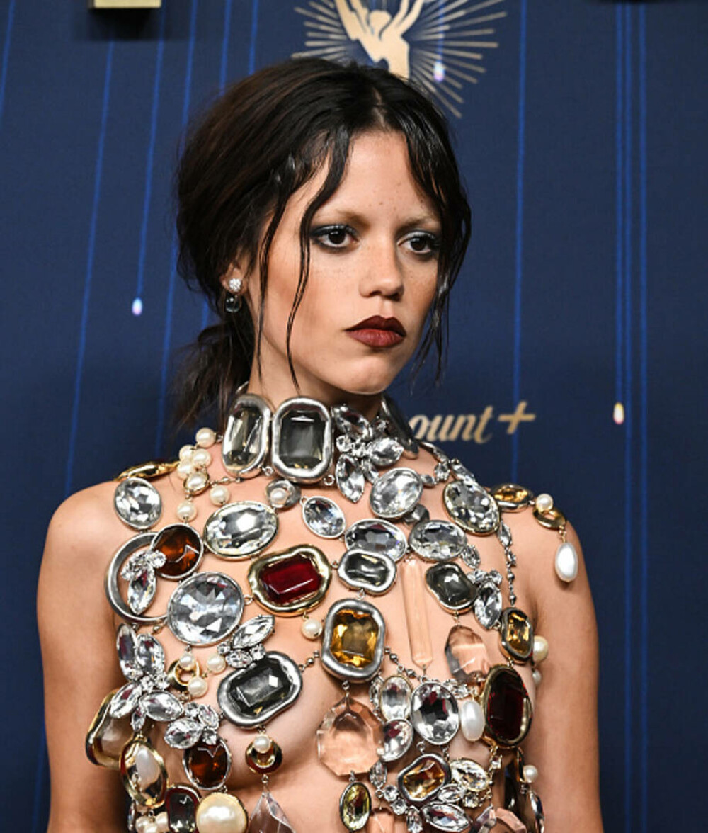 Cele mai bine îmbrăcate vedete la Emmy 2025. Ținutele spectaculoase cu care și-au făcut apariția pe covorul roșu GALERIE FOTO - Imaginea 23