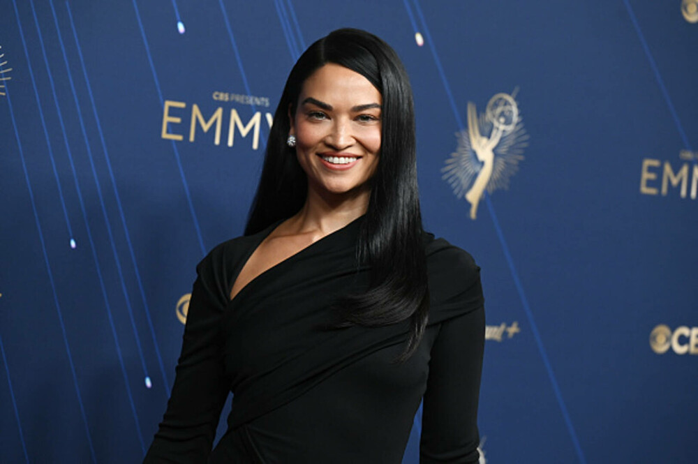 Cele mai bine îmbrăcate vedete la Emmy 2025. Ținutele spectaculoase cu care și-au făcut apariția pe covorul roșu GALERIE FOTO - Imaginea 33