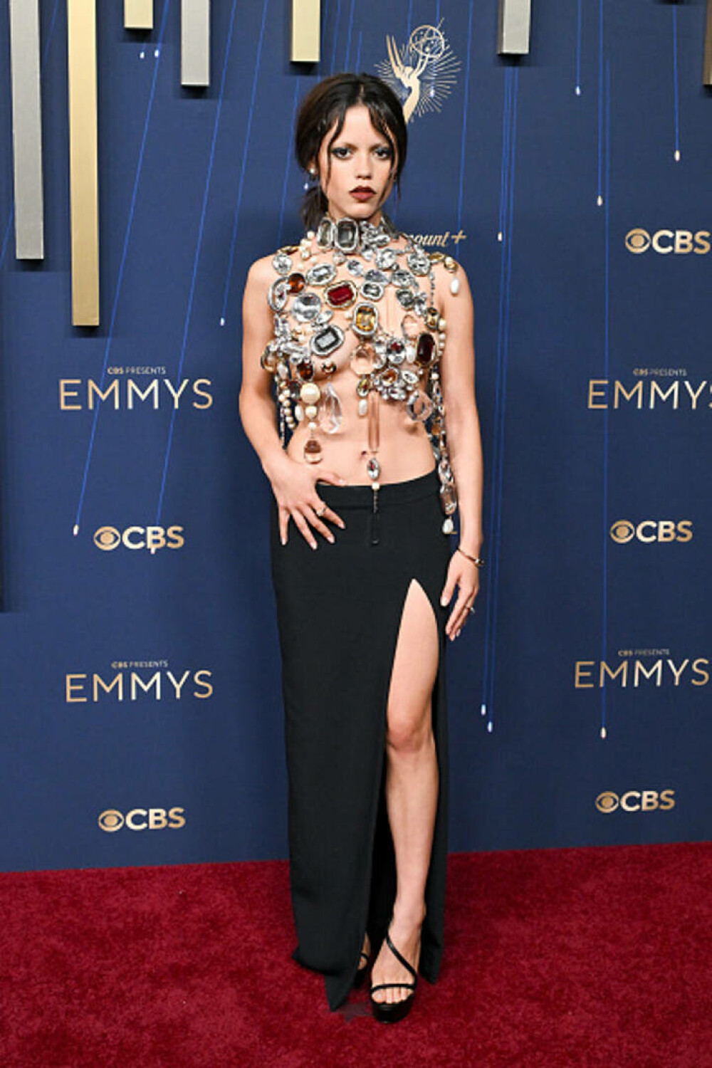 Cele mai bine îmbrăcate vedete la Emmy 2025. Ținutele spectaculoase cu care și-au făcut apariția pe covorul roșu GALERIE FOTO - Imaginea 38