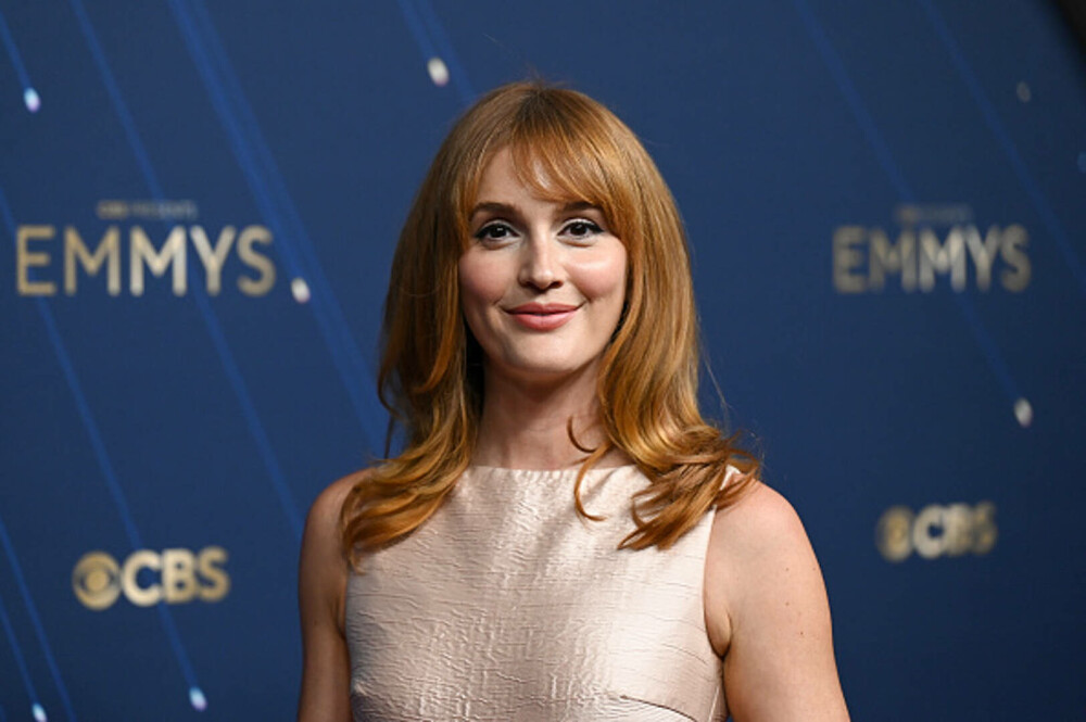 Cele mai bine îmbrăcate vedete la Emmy 2025. Ținutele spectaculoase cu care și-au făcut apariția pe covorul roșu GALERIE FOTO - Imaginea 43