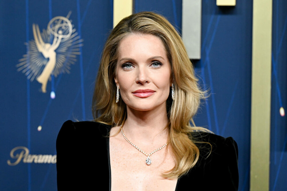 Cele mai bine îmbrăcate vedete la Emmy 2025. Ținutele spectaculoase cu care și-au făcut apariția pe covorul roșu GALERIE FOTO - Imaginea 47