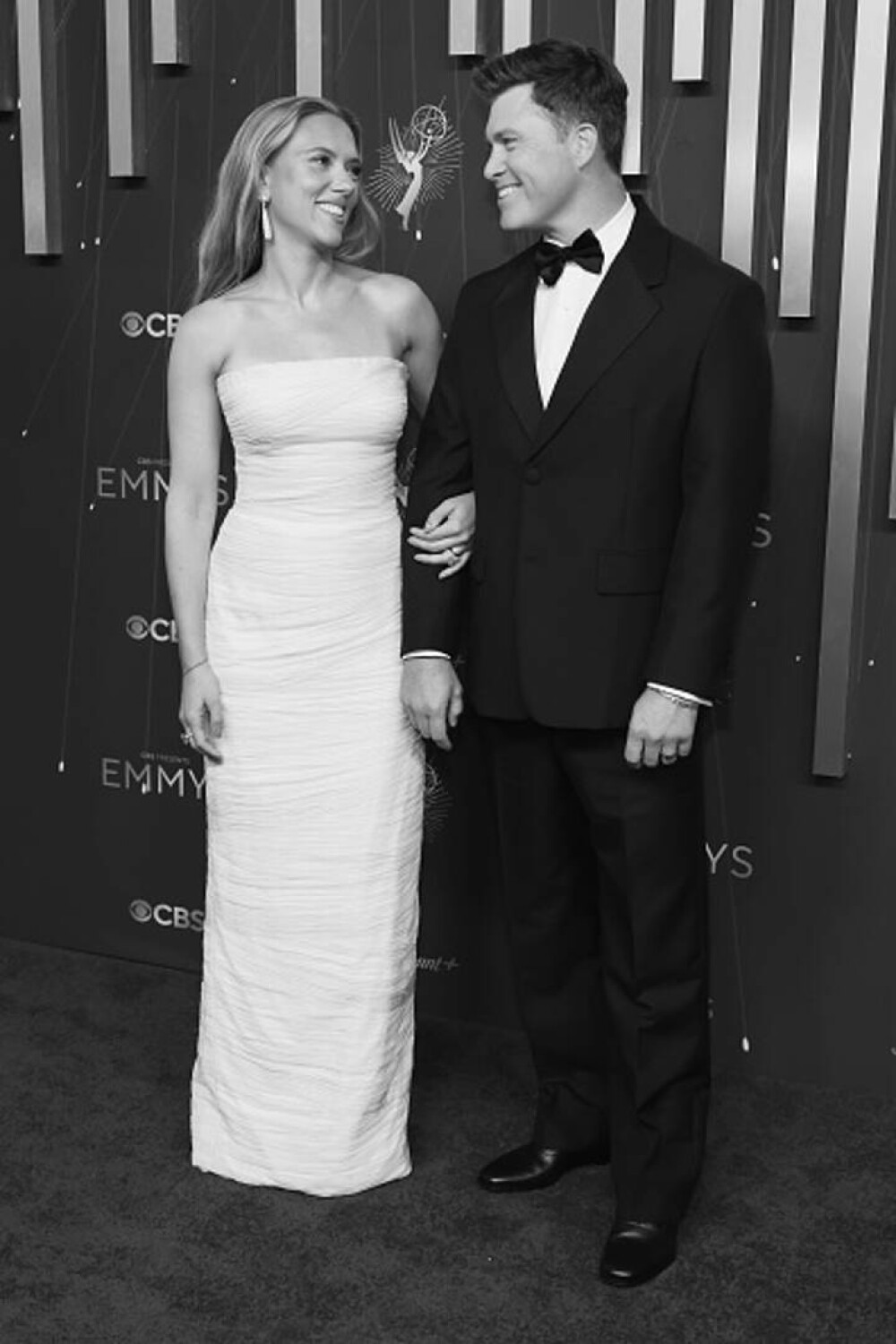 Cele mai bine îmbrăcate vedete la Emmy 2025. Ținutele spectaculoase cu care și-au făcut apariția pe covorul roșu GALERIE FOTO - Imaginea 59