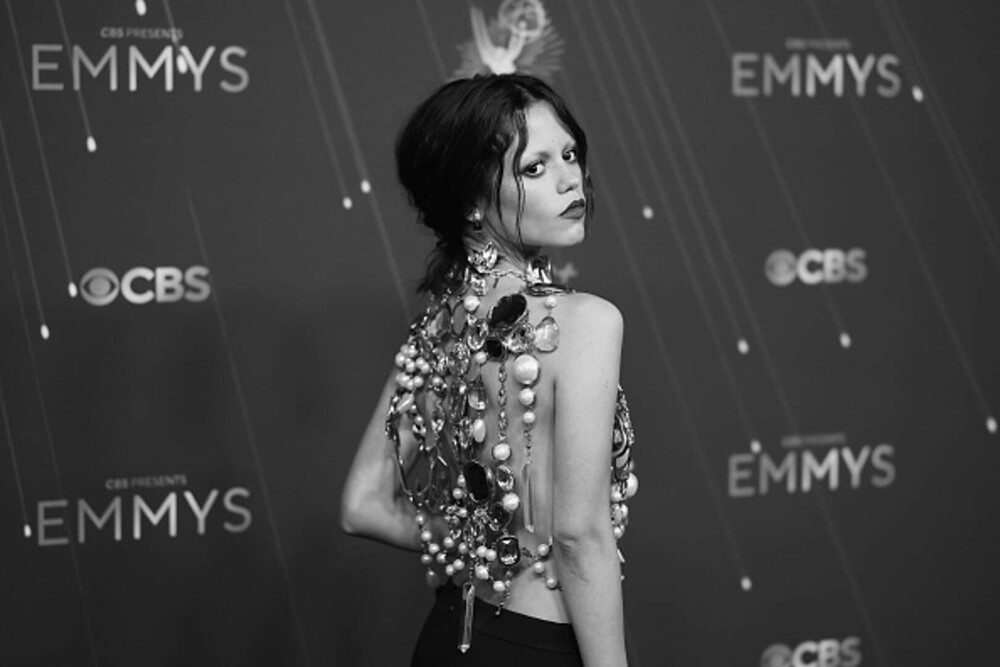 Cele mai bine îmbrăcate vedete la Emmy 2025. Ținutele spectaculoase cu care și-au făcut apariția pe covorul roșu GALERIE FOTO - Imaginea 60