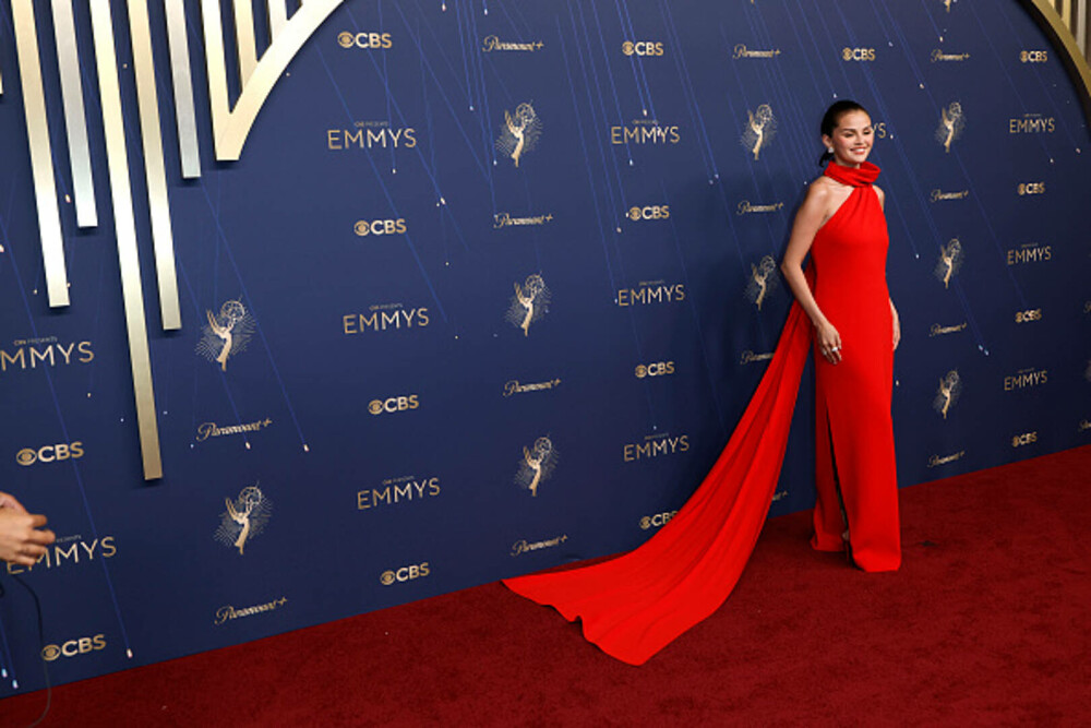 Cele mai bine îmbrăcate vedete la Emmy 2025. Ținutele spectaculoase cu care și-au făcut apariția pe covorul roșu GALERIE FOTO - Imaginea 71