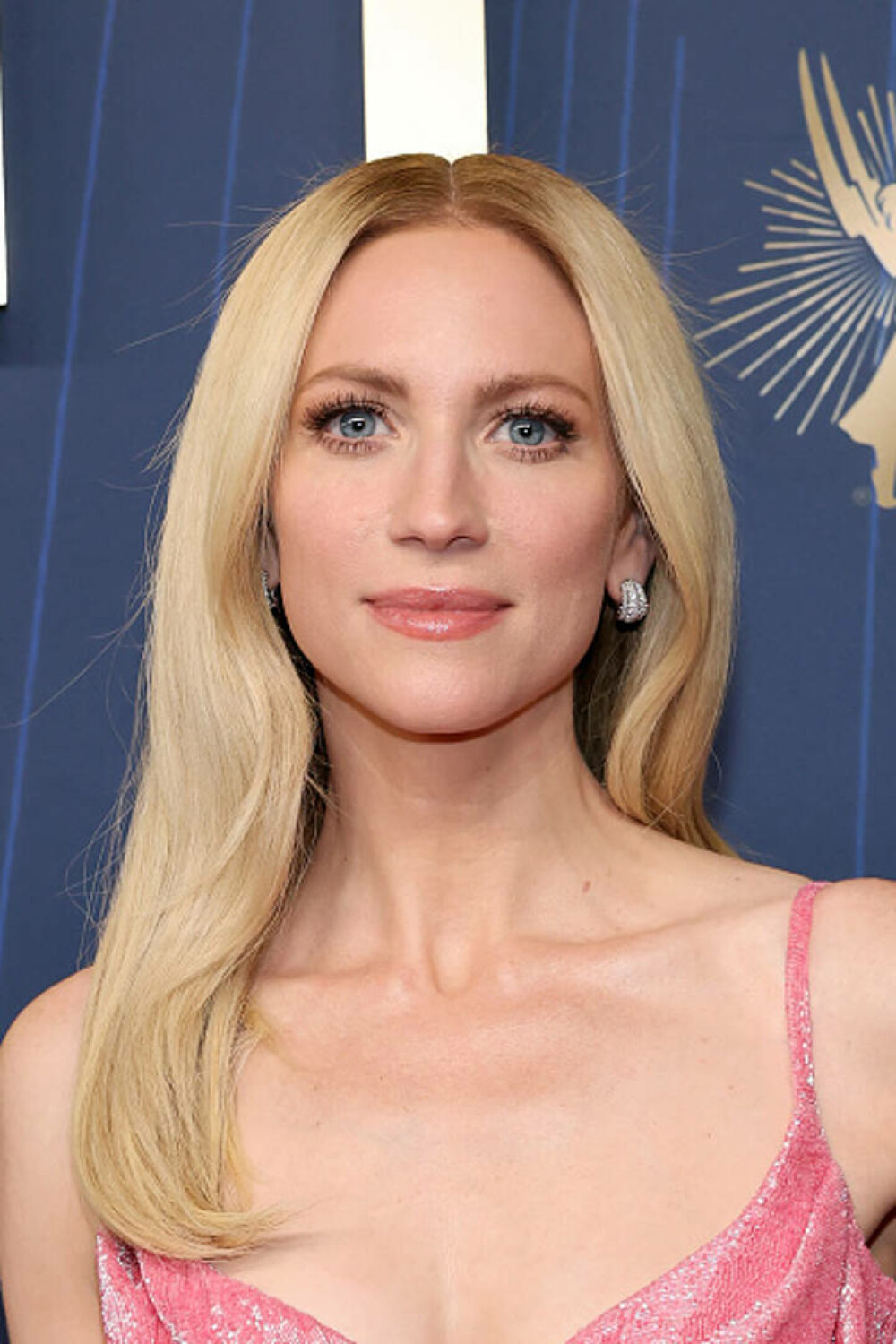 Cele mai bine îmbrăcate vedete la Emmy 2025. Ținutele spectaculoase cu care și-au făcut apariția pe covorul roșu GALERIE FOTO - Imaginea 82