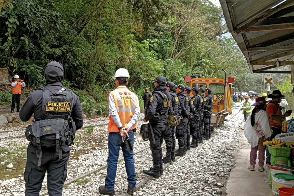 Peru a evacuat 1.400 de turişti din Machu Picchu, în urma unor proteste. Cererile locuitorilor. FOTO - Imaginea 6