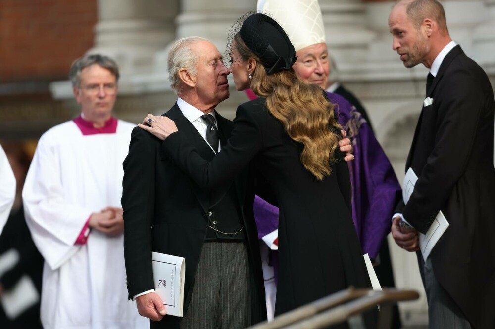 Prințesa Kate, apariție îndrăzneață cu pălărie de cowboy. Mesajul pentru echipa feminină de rugby a Angliei. FOTO - Imaginea 28