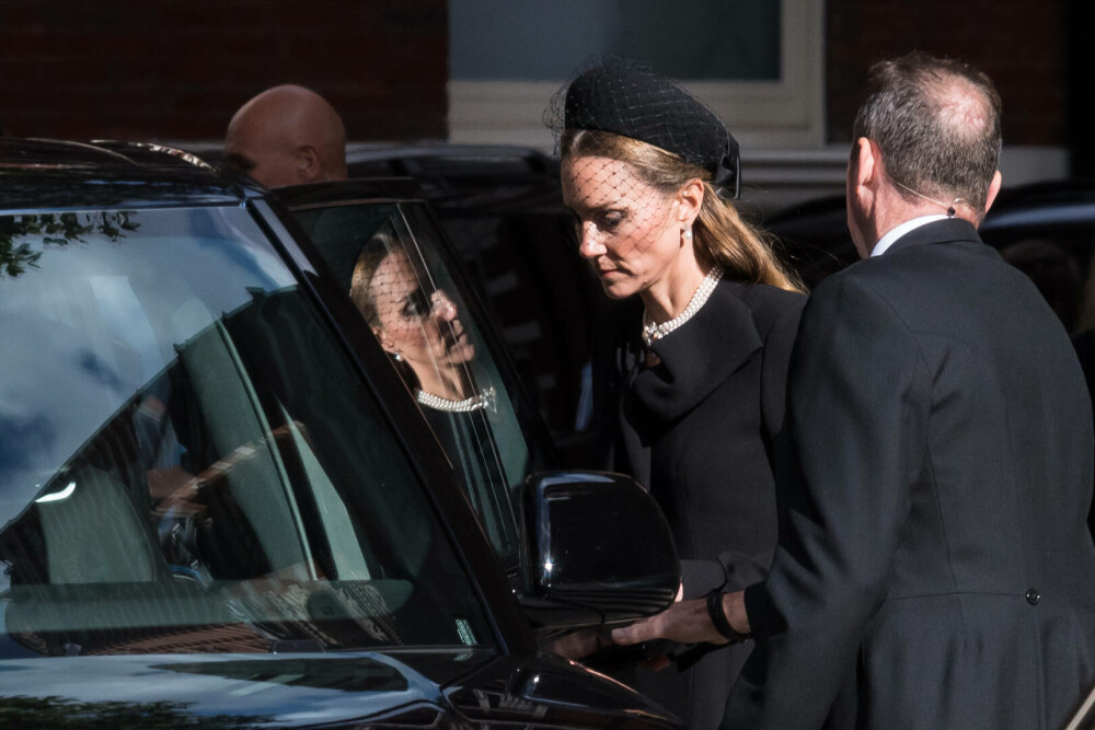 Prințesa Kate, apariție îndrăzneață cu pălărie de cowboy. Mesajul pentru echipa feminină de rugby a Angliei. FOTO - Imaginea 6