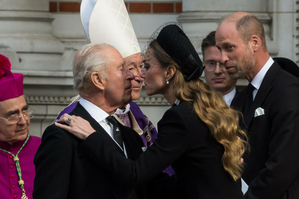 Prințesa Kate, apariție îndrăzneață cu pălărie de cowboy. Mesajul pentru echipa feminină de rugby a Angliei. FOTO - Imaginea 7