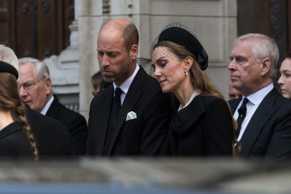 Prințesa Kate, apariție îndrăzneață cu pălărie de cowboy. Mesajul pentru echipa feminină de rugby a Angliei. FOTO - Imaginea 12
