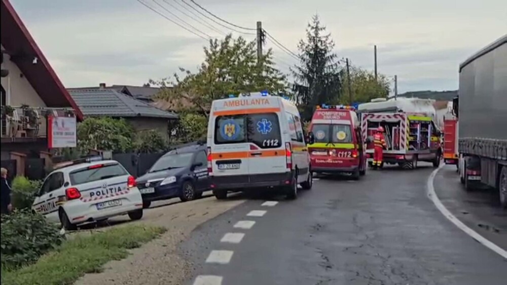 Tatăl, mama și fiica au murit pe DN7, în Argeș, după mașina lor s-a izbit violent de o autocisternă - Imaginea 5