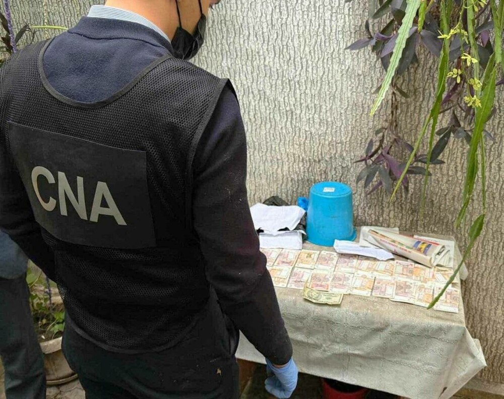 Zeci de percheziţii au loc din nou în Republica Moldova în legătură cu finanţarea ilegală a partidelor. FOTO - Imaginea 2