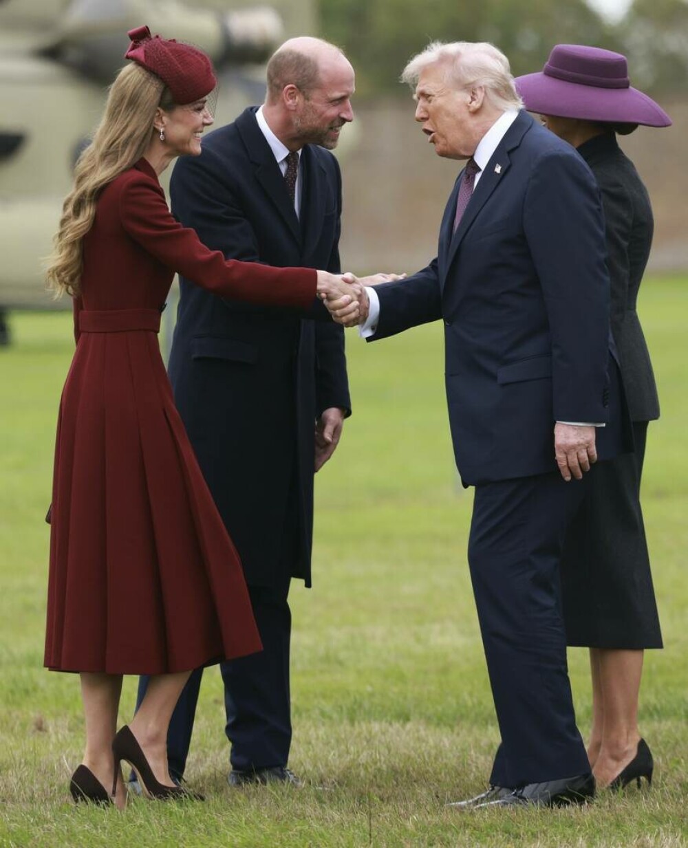 Gluma spusă de regele Charles când i-a primit pe Donald și Melania Trump la Windsor. Replica a stârnit râsete - Imaginea 17