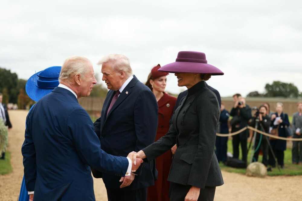 Gluma spusă de regele Charles când i-a primit pe Donald și Melania Trump la Windsor. Replica a stârnit râsete - Imaginea 1