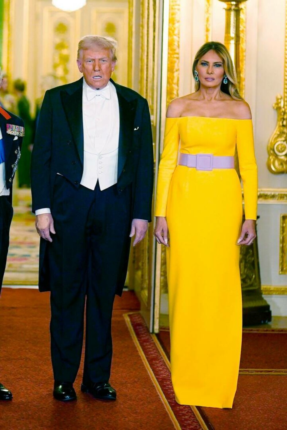 Dineu regal fastuos la Castelul Windsor, în onoarea președintelui SUA. Ținuta purtată de Melania Trump. GALERIE FOTO - Imaginea 1