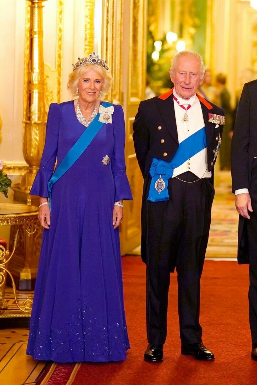 Dineu regal fastuos la Castelul Windsor, în onoarea președintelui SUA. Ținuta purtată de Melania Trump. GALERIE FOTO - Imaginea 2