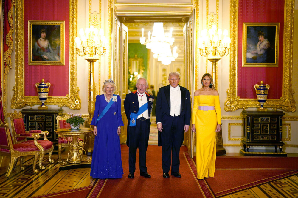 Dineu regal fastuos la Castelul Windsor, în onoarea președintelui SUA. Ținuta purtată de Melania Trump. GALERIE FOTO - Imaginea 18