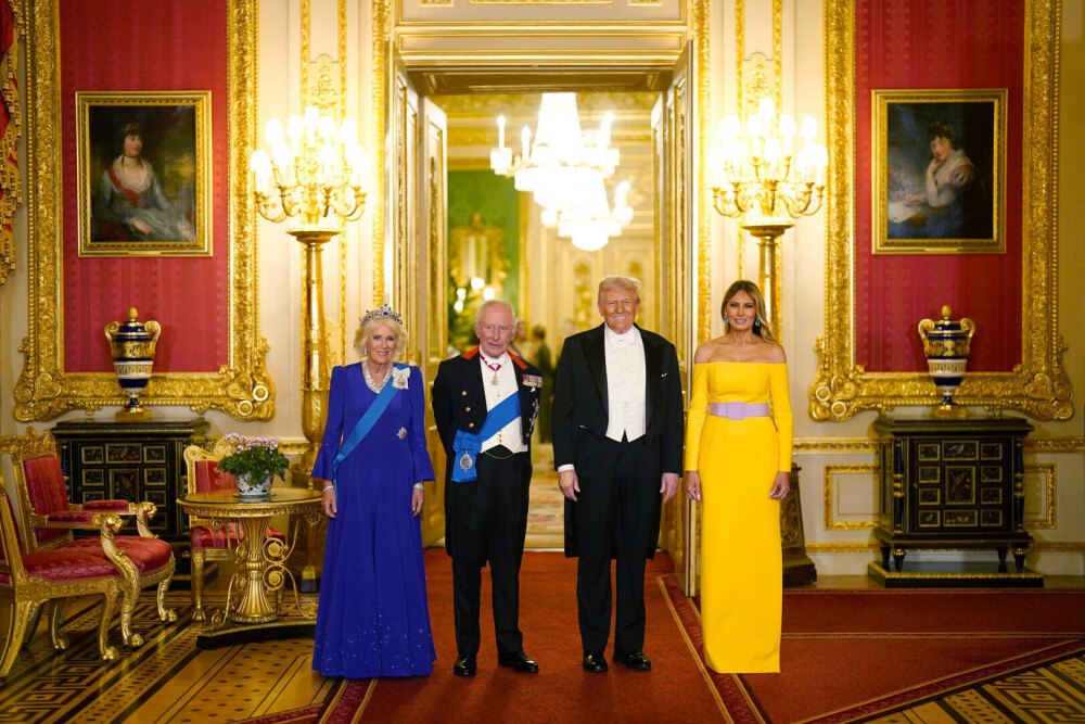 Dineu regal fastuos la Castelul Windsor, în onoarea președintelui SUA. Ținuta purtată de Melania Trump. GALERIE FOTO - Imaginea 19