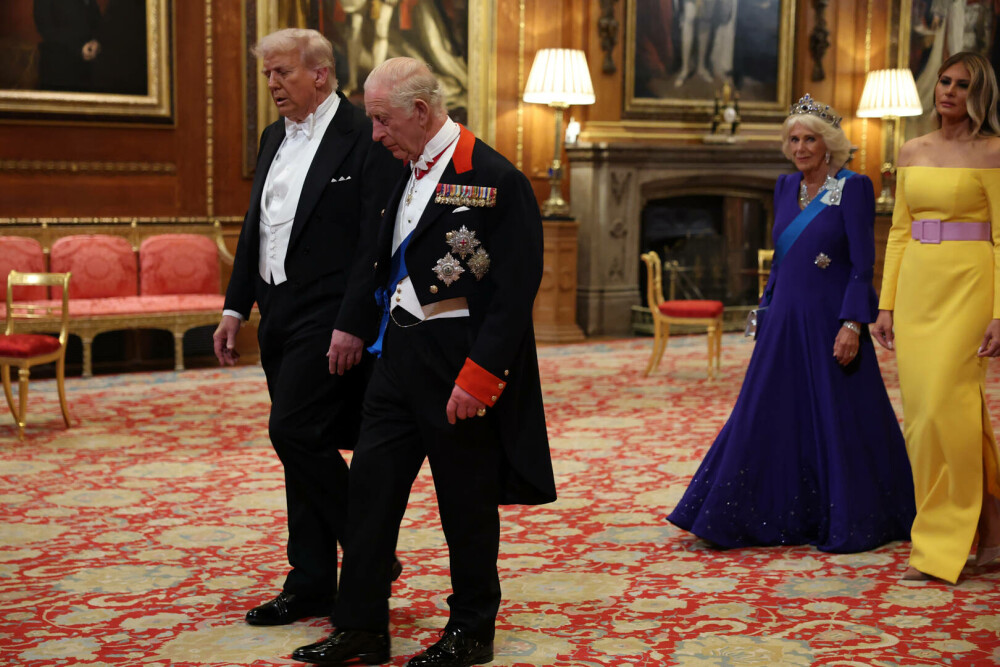 Dineu regal fastuos la Castelul Windsor, în onoarea președintelui SUA. Ținuta purtată de Melania Trump. GALERIE FOTO - Imaginea 33