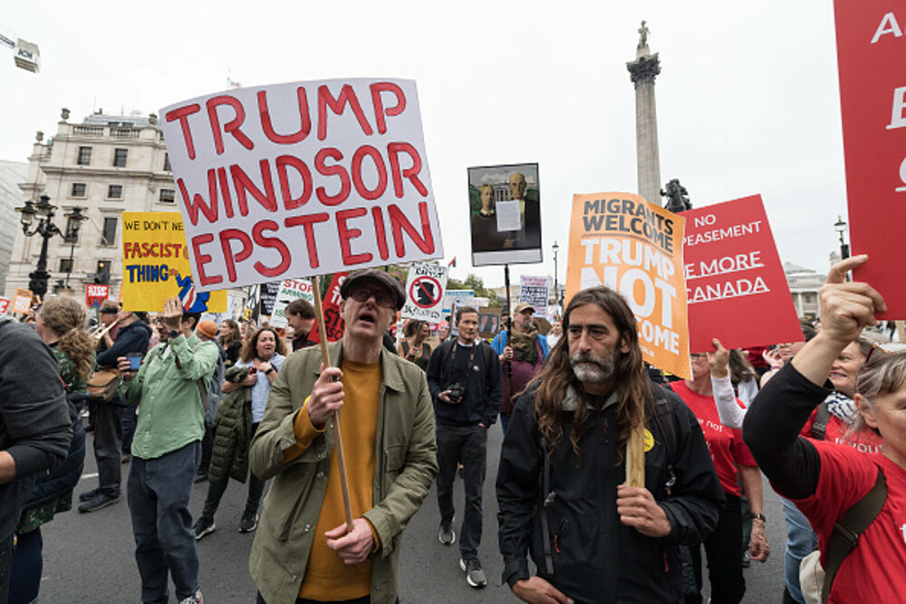Mii de oameni au protestat la Londra față de vizita de stat a lui Donald Trump: „Migranții sunt bineveniți, el nu”. FOTO - Imaginea 7