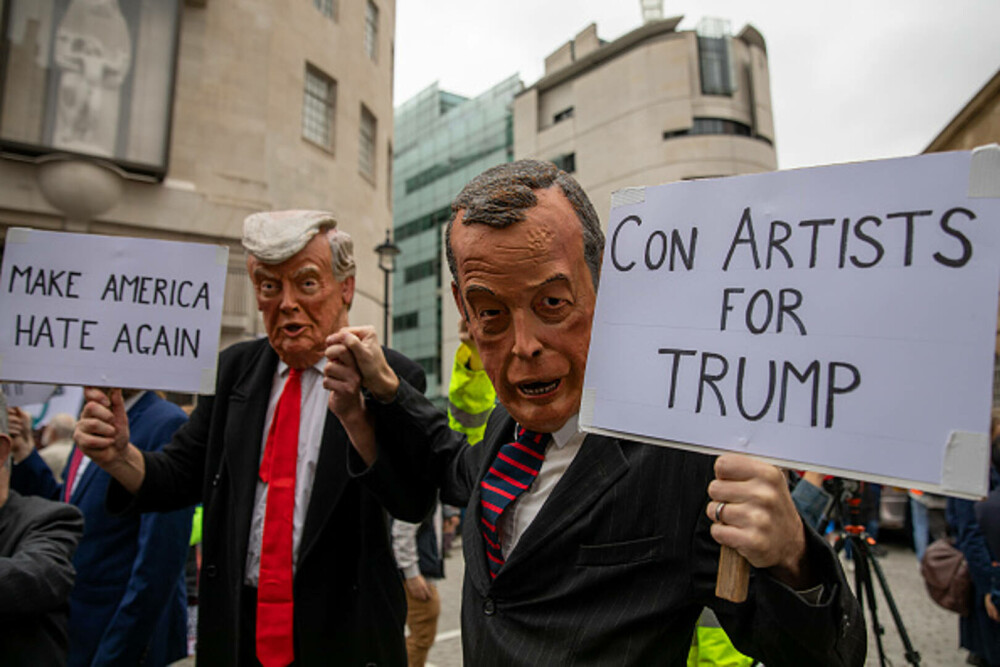 Mii de oameni au protestat la Londra față de vizita de stat a lui Donald Trump: „Migranții sunt bineveniți, el nu”. FOTO - Imaginea 44