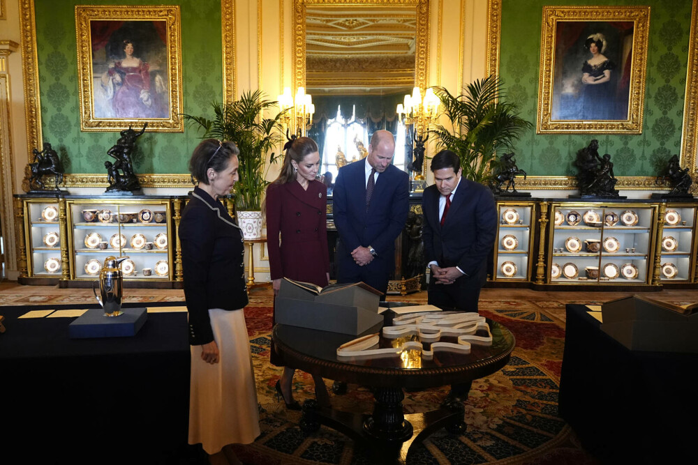 Kate Middleton, apariție elegantă la banchetul de stat din timpul vizitei lui Donald Trump. FOTO - Imaginea 10