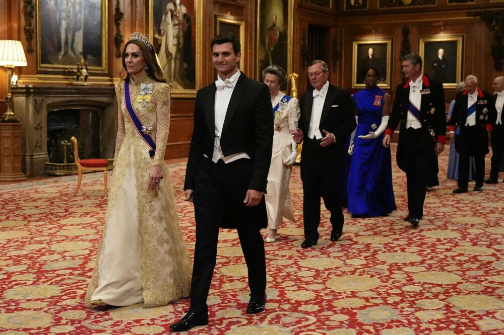 Kate Middleton, apariție elegantă la banchetul de stat din timpul vizitei lui Donald Trump. FOTO - Imaginea 13