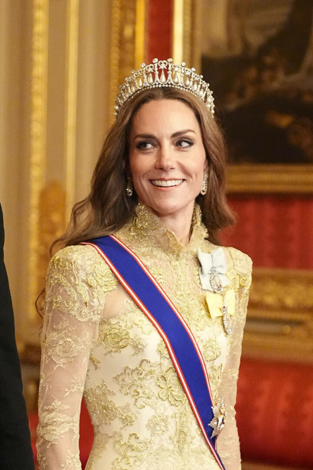 Kate Middleton, apariție elegantă la banchetul de stat din timpul vizitei lui Donald Trump. FOTO - Imaginea 18