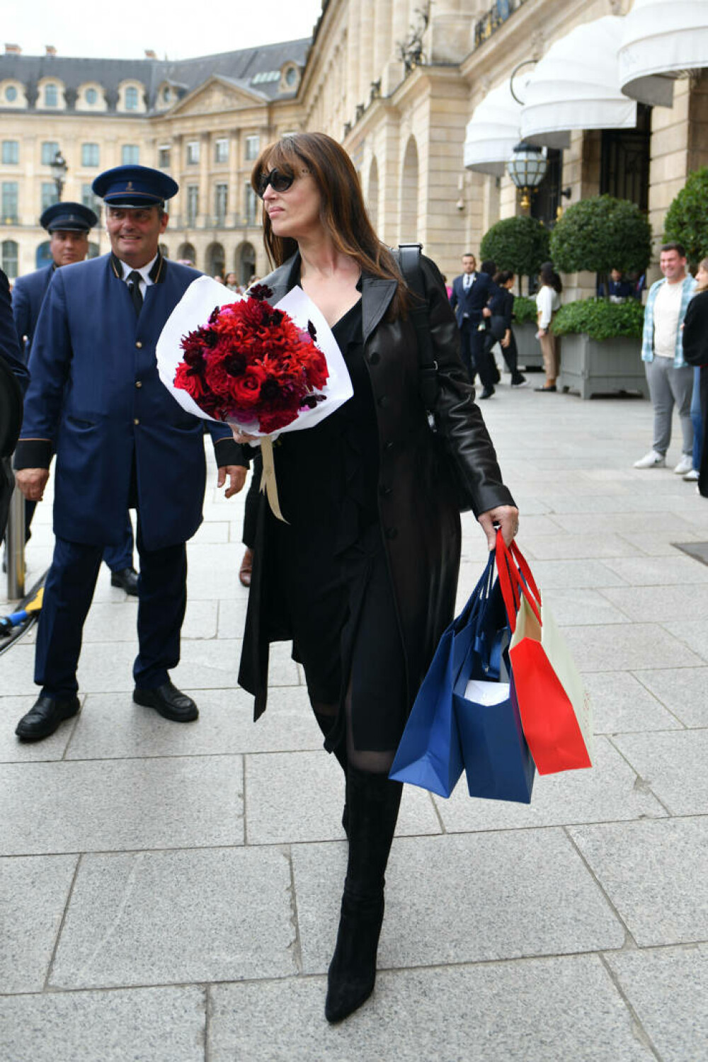 Surpriză la Hollywood: Monica Bellucci a confirmat despărțirea de regizorul Tim Burton, „cu mult respect și afecțiune” - Imaginea 7