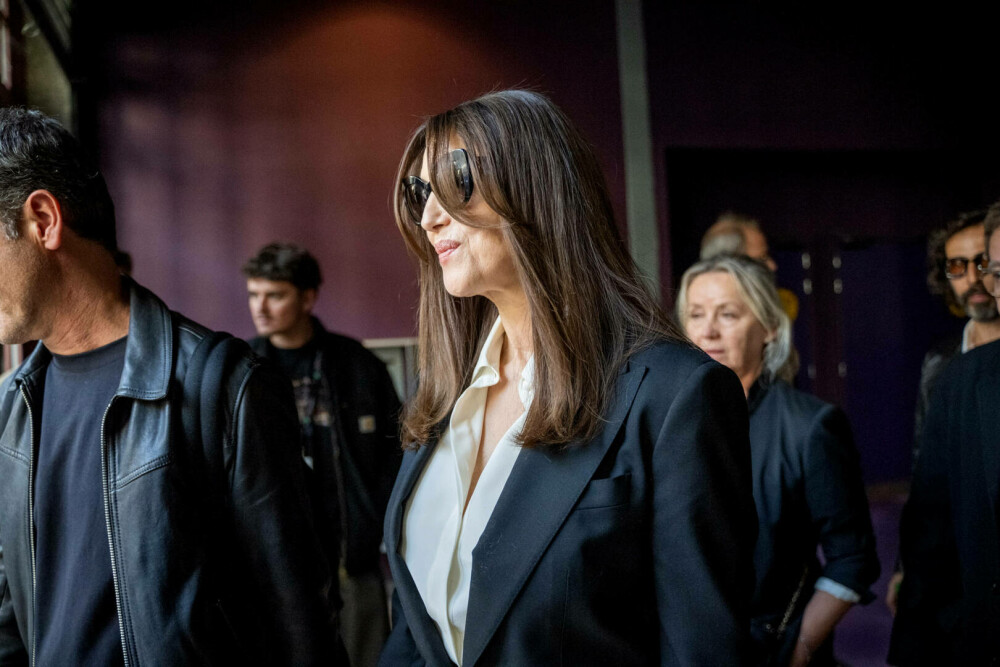 Surpriză la Hollywood: Monica Bellucci a confirmat despărțirea de regizorul Tim Burton, „cu mult respect și afecțiune” - Imaginea 11