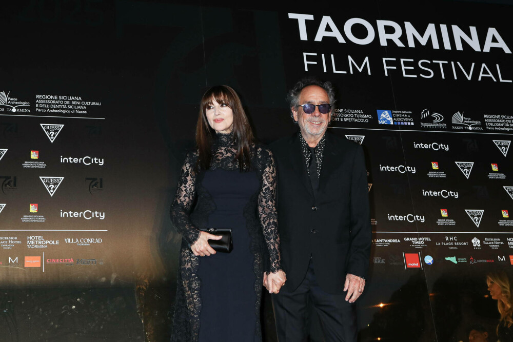 Surpriză la Hollywood: Monica Bellucci a confirmat despărțirea de regizorul Tim Burton, „cu mult respect și afecțiune” - Imaginea 25