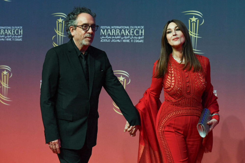 Surpriză la Hollywood: Monica Bellucci a confirmat despărțirea de regizorul Tim Burton, „cu mult respect și afecțiune” - Imaginea 36