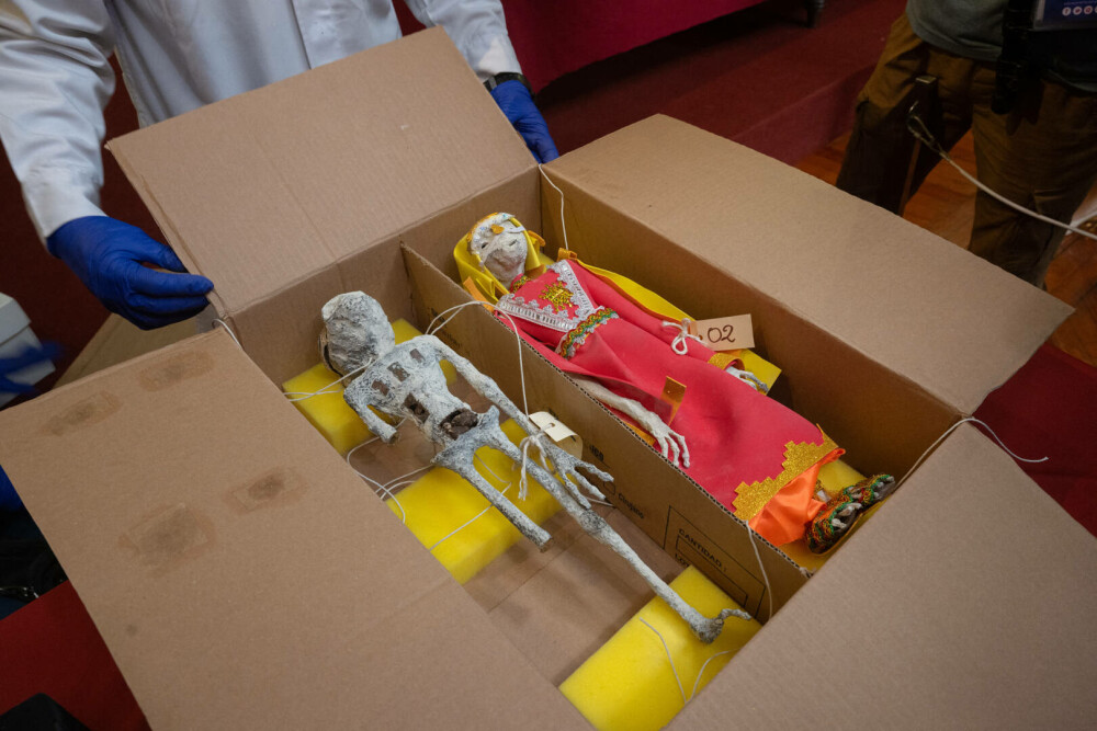 „Mumii extraterestre”, vechi de 1.000 de ani, descoperite în Peru. Ar proveni din „adâncurile universului” - Imaginea 2