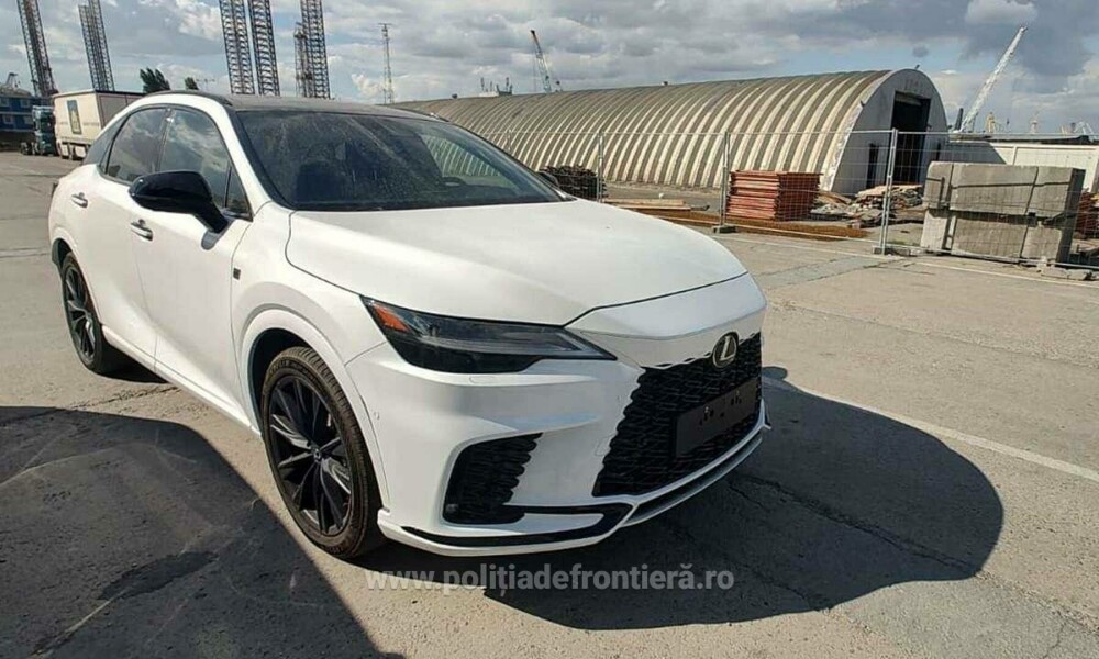 Trei mașini de 245.000 de euro, furate din Spania și Franța, au fost descoperite de polițiști în Constanța și Albița. FOTO - Imaginea 4