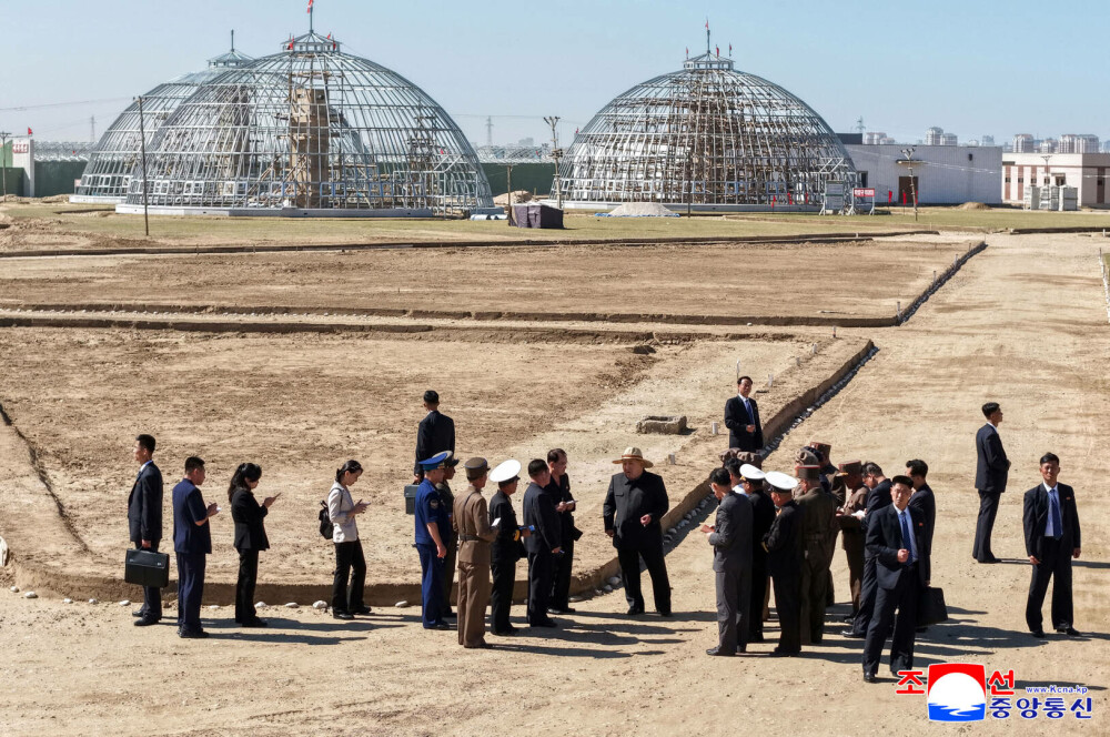 Kim Jong Un, apariție de senzație pe „insula comorilor”. Liderul nord-coreean, ținută fashion în fața supușilor. GALERIE FOTO - Imaginea 2